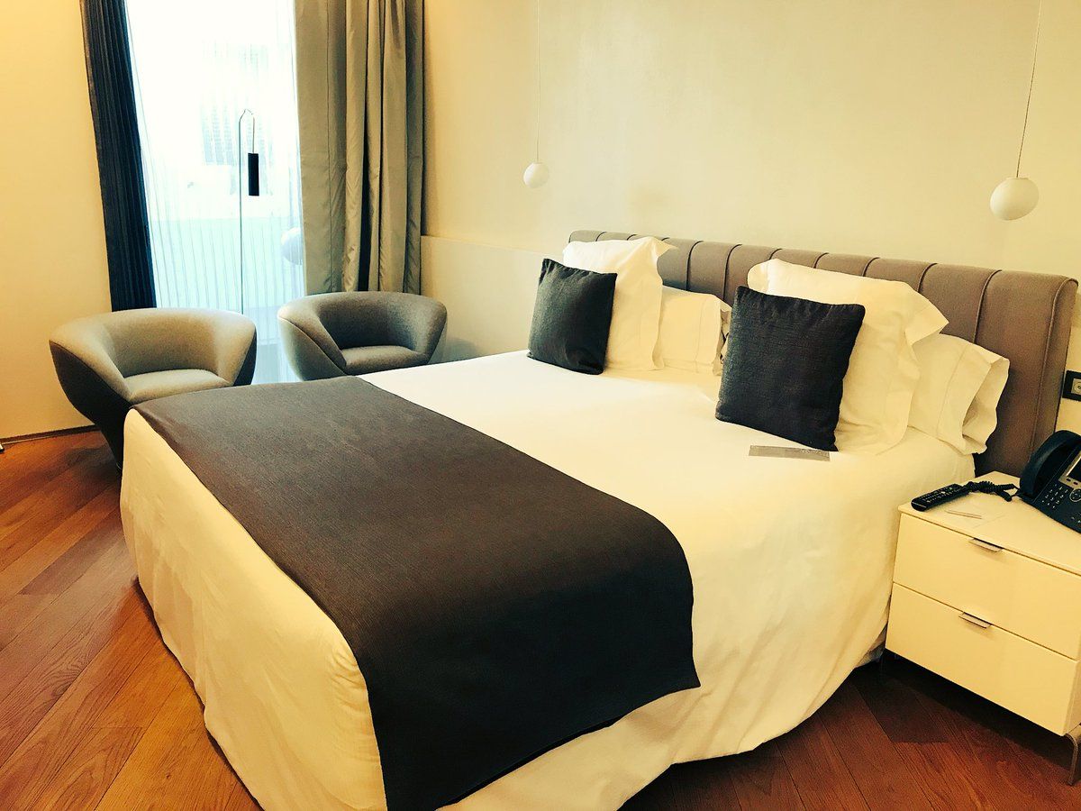 oh my god twitter doesn’t include alt text from images in their API