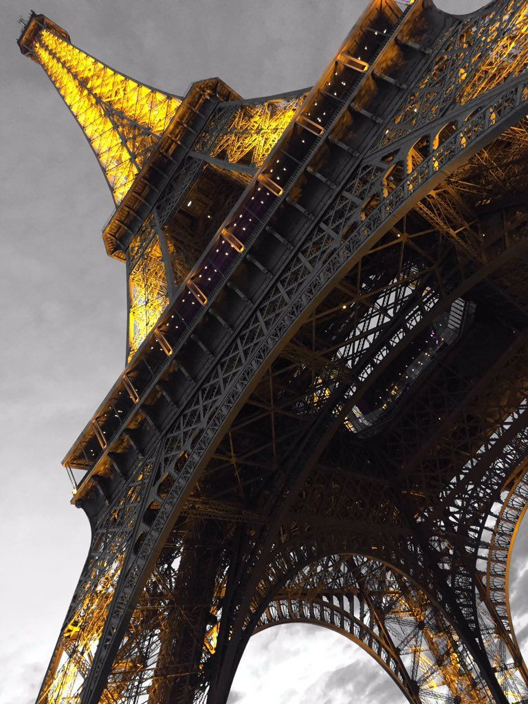 oh my god twitter doesn’t include alt text from images in their API