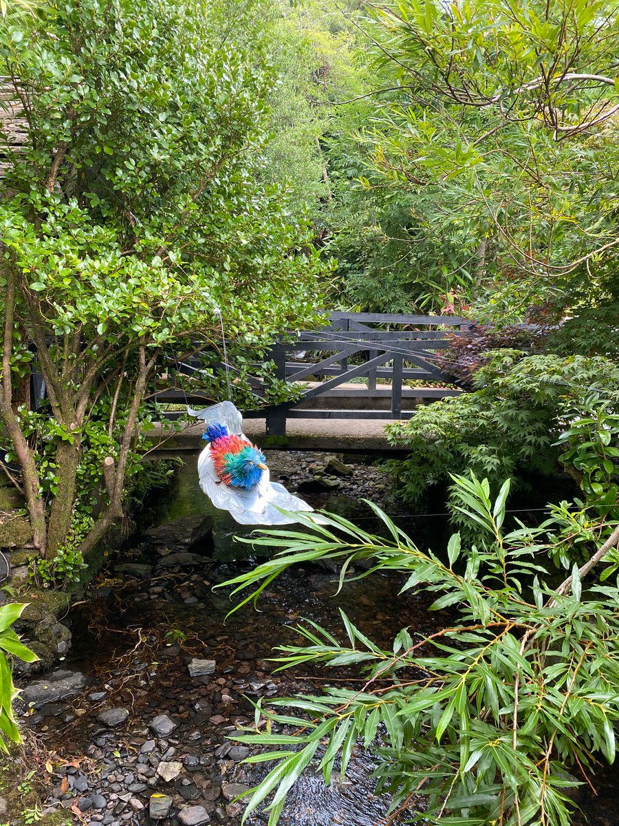 oh my god twitter doesn’t include alt text from images in their API