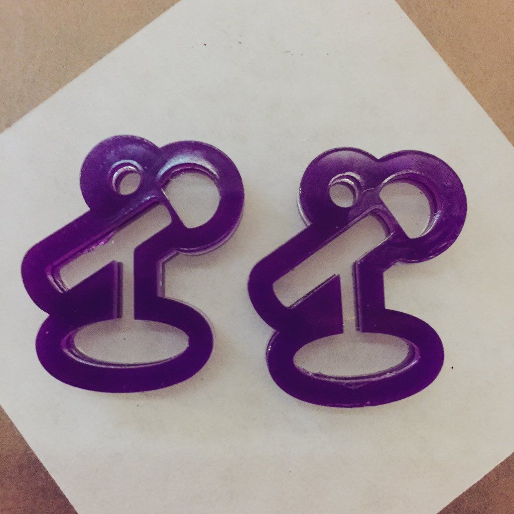 oh my god twitter doesn’t include alt text from images in their API