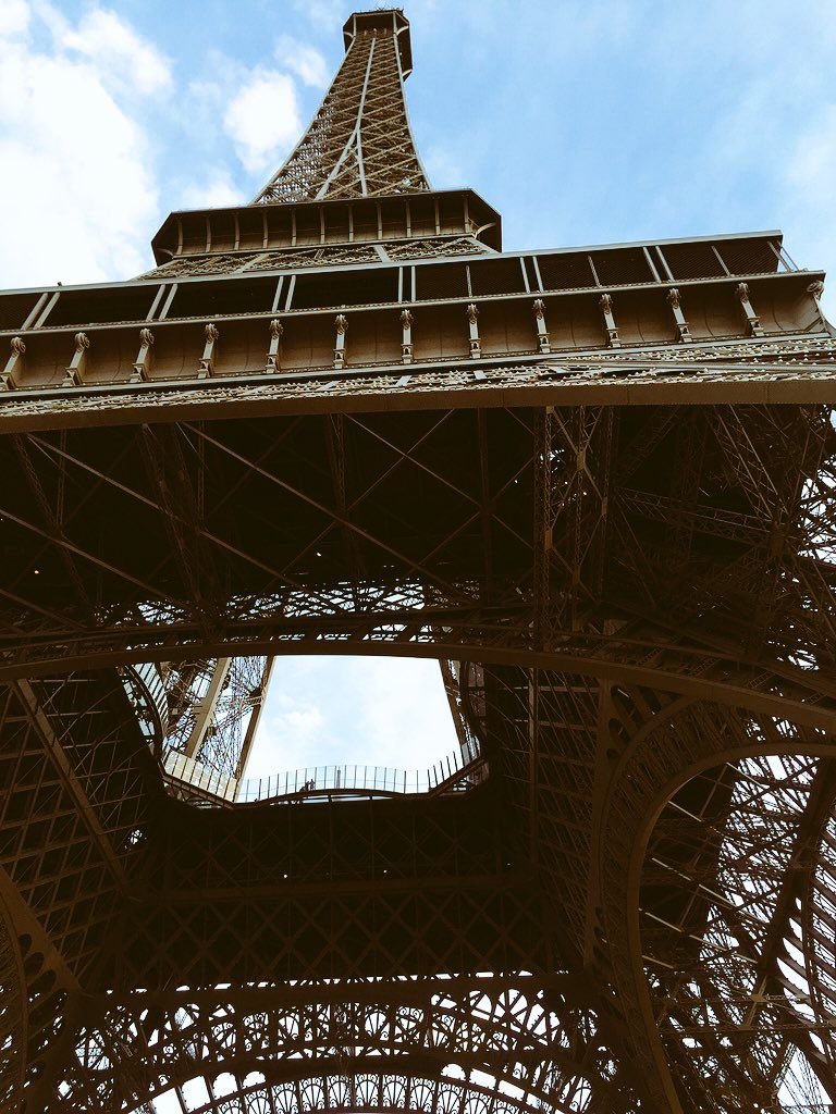 oh my god twitter doesn’t include alt text from images in their API