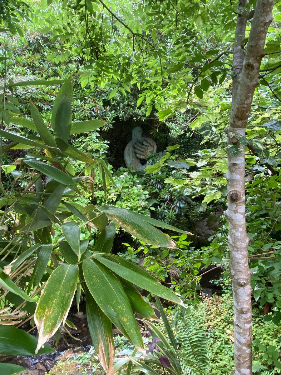 oh my god twitter doesn’t include alt text from images in their API