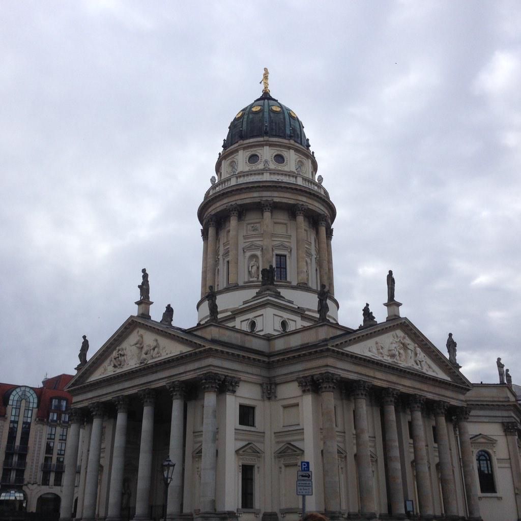 oh my god twitter doesn’t include alt text from images in their API