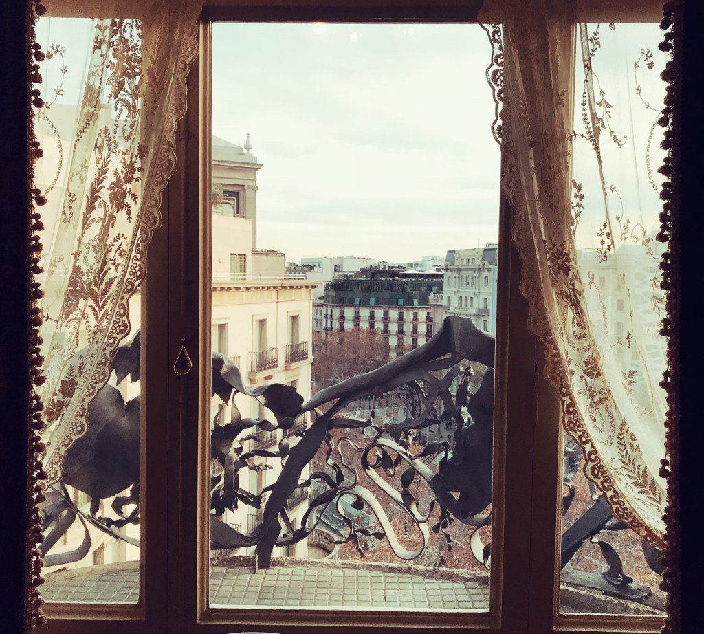 oh my god twitter doesn’t include alt text from images in their API