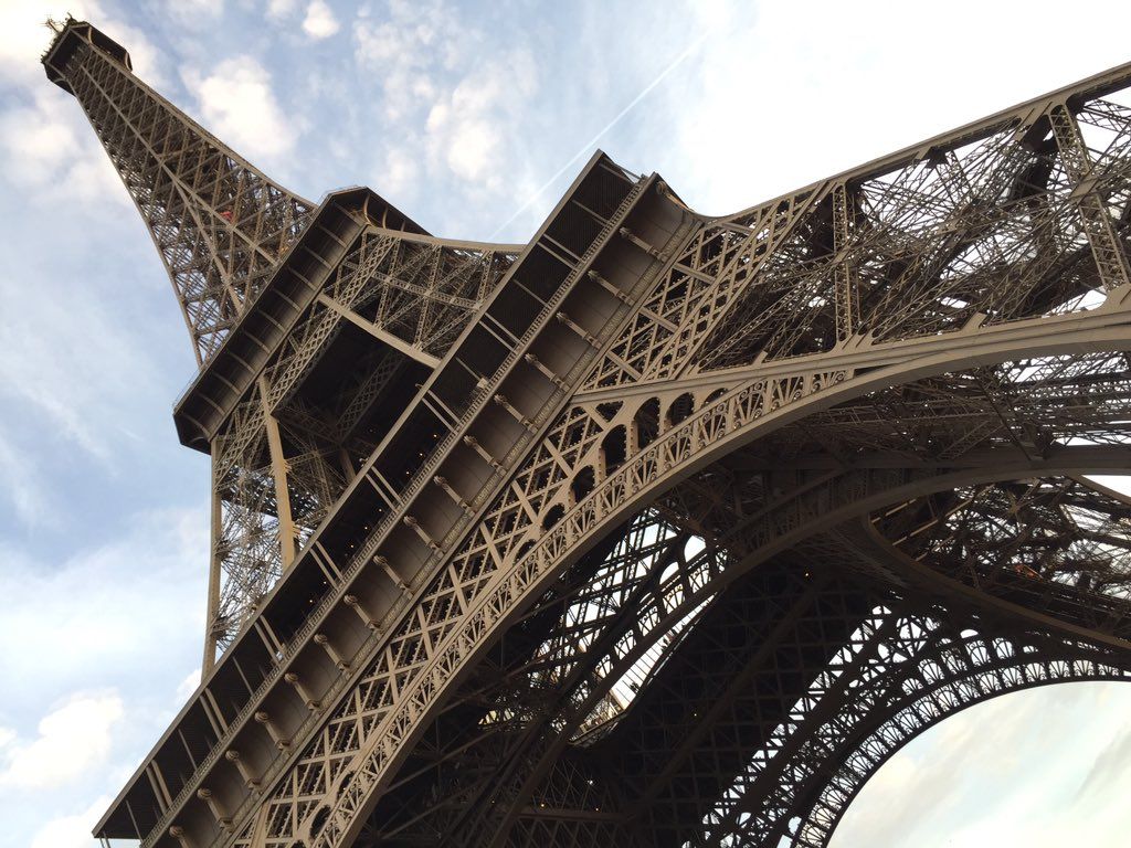 oh my god twitter doesn’t include alt text from images in their API