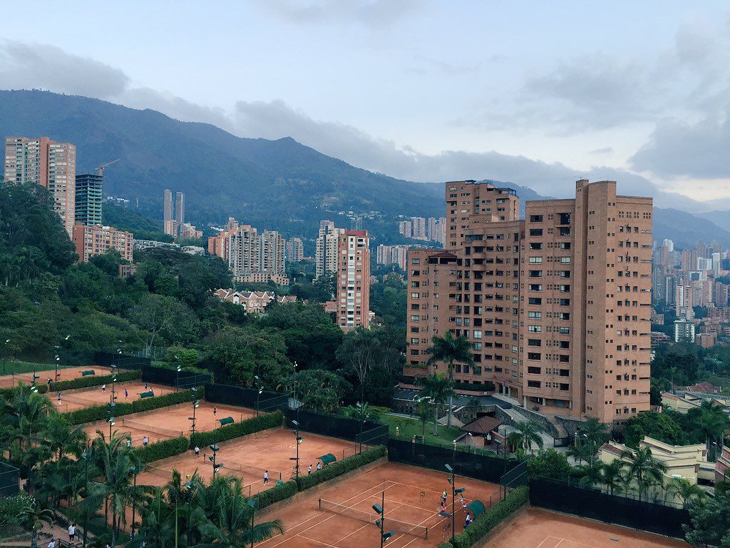 oh my god twitter doesn’t include alt text from images in their API