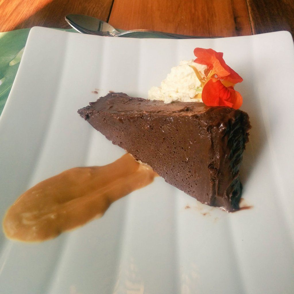 oh my god twitter doesn’t include alt text from images in their API