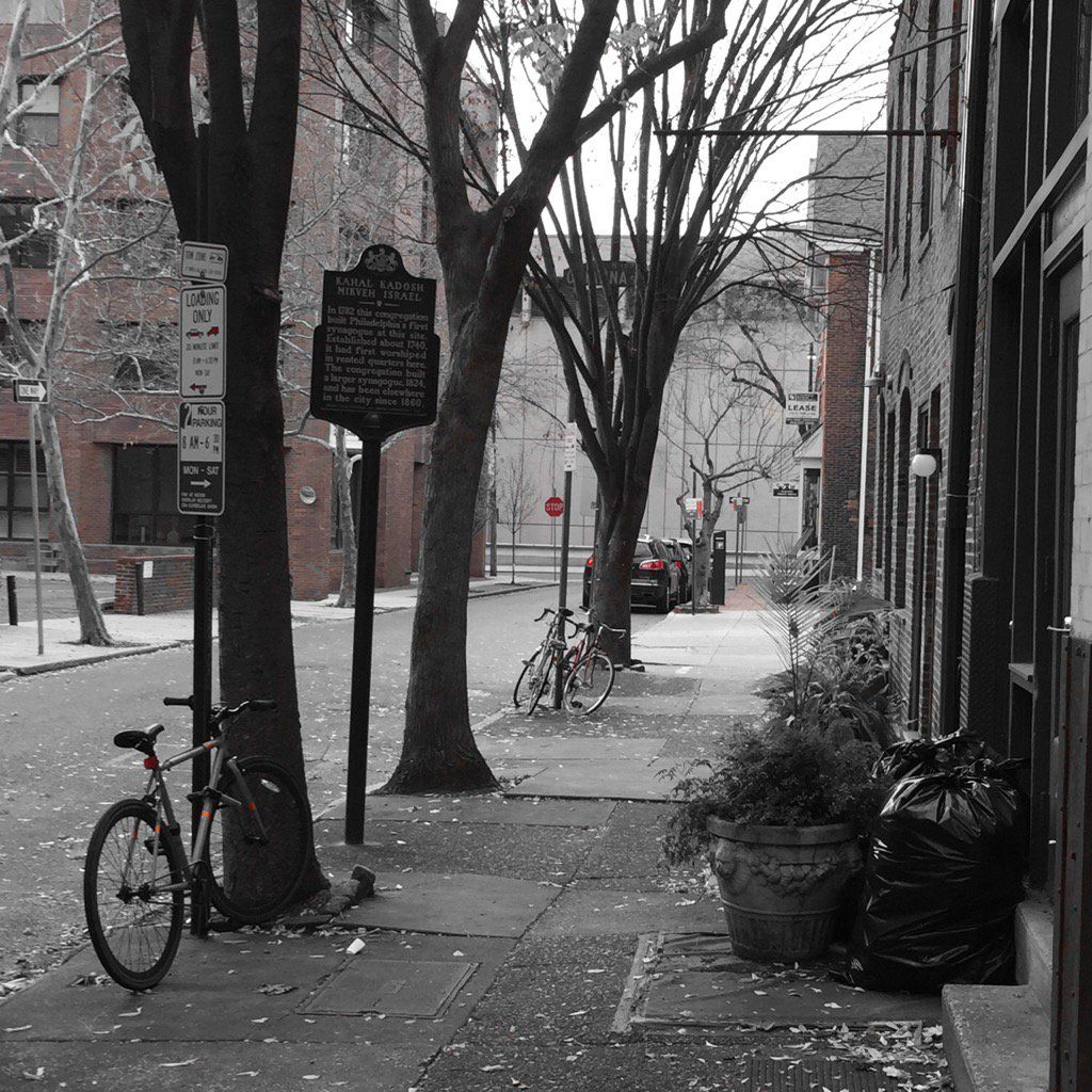 oh my god twitter doesn’t include alt text from images in their API