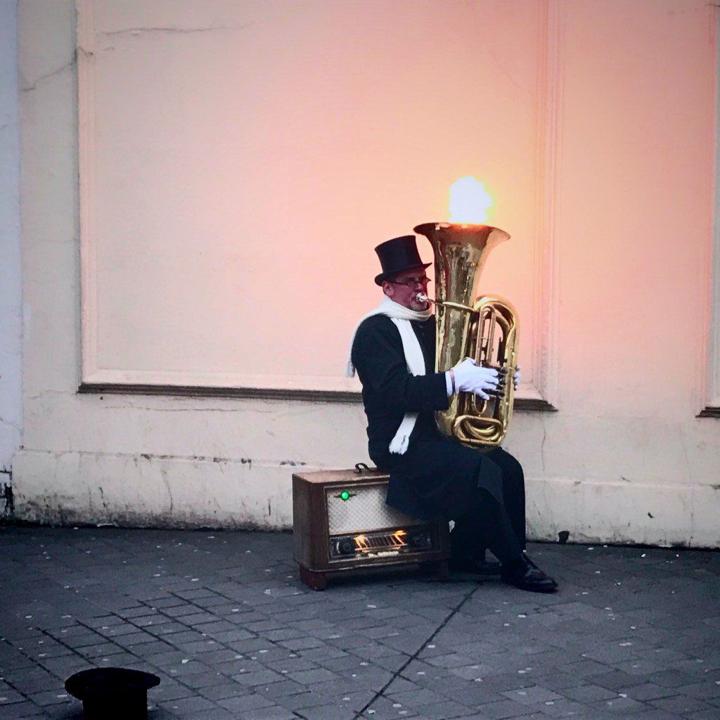 oh my god twitter doesn’t include alt text from images in their API