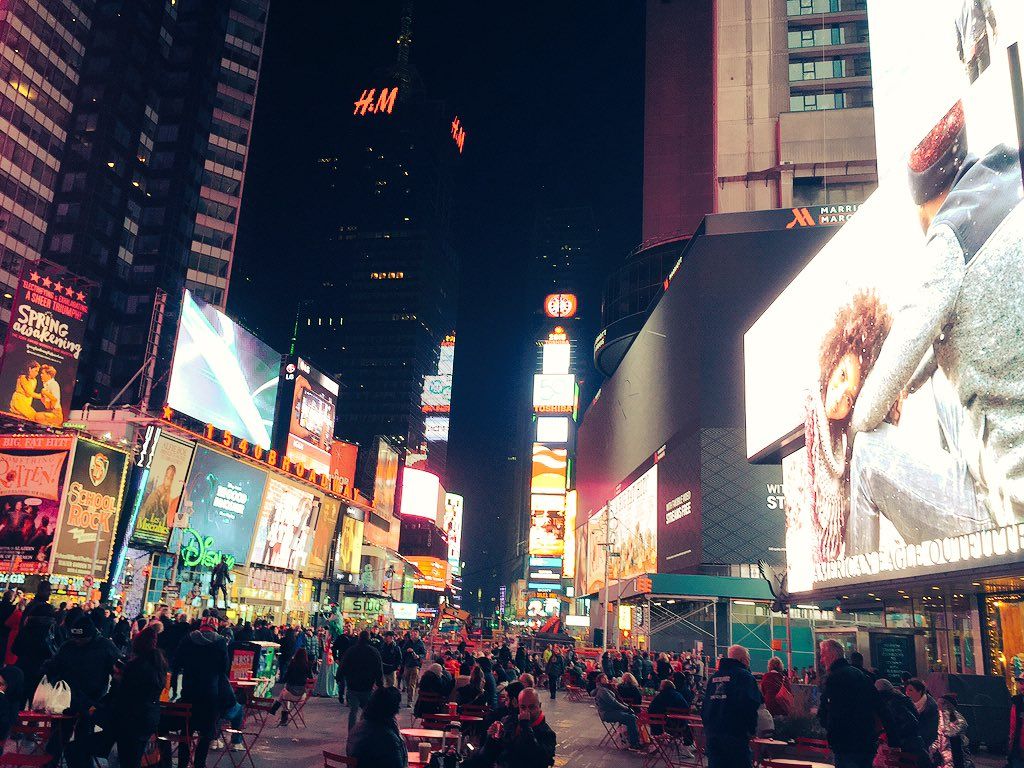 oh my god twitter doesn’t include alt text from images in their API