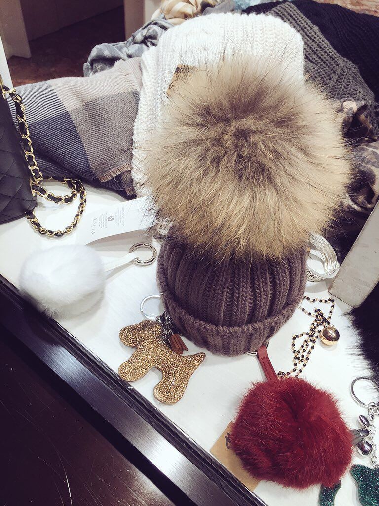 oh my god twitter doesn’t include alt text from images in their API