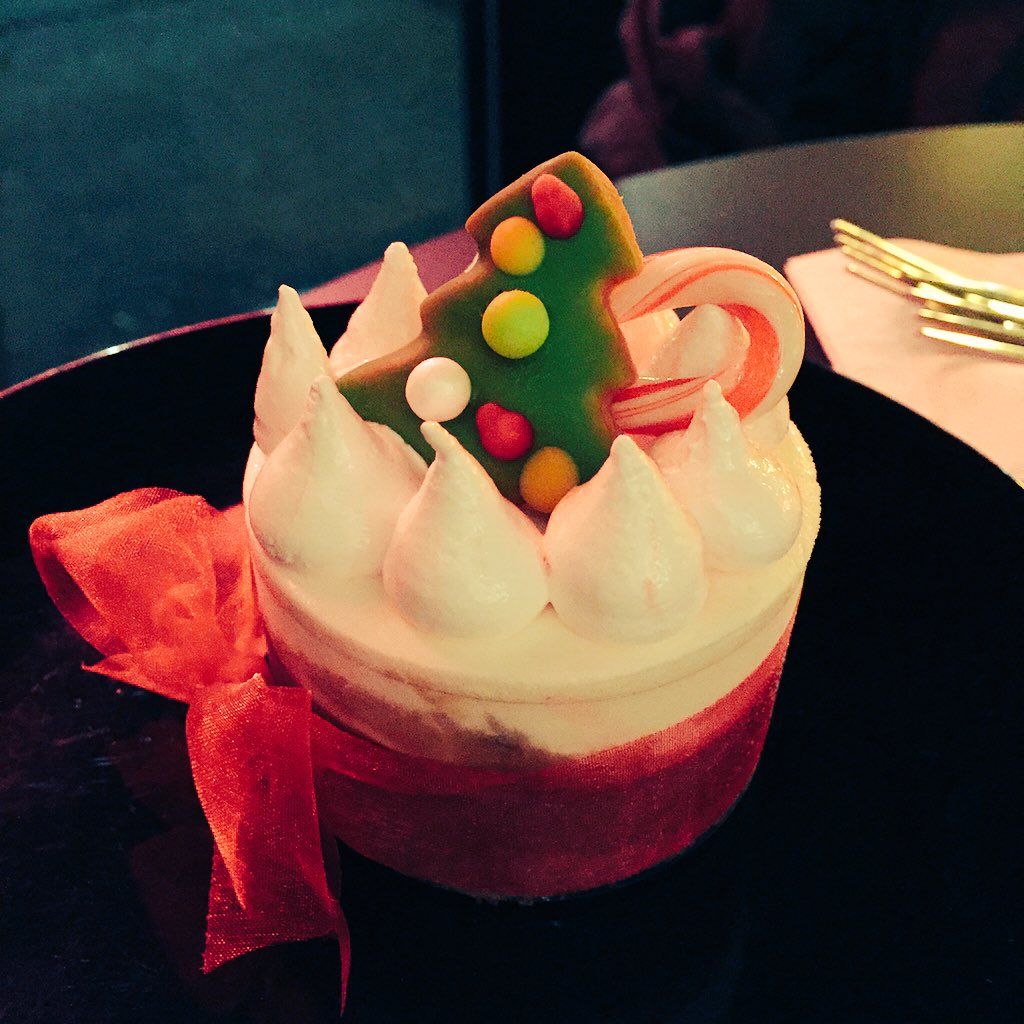 oh my god twitter doesn’t include alt text from images in their API