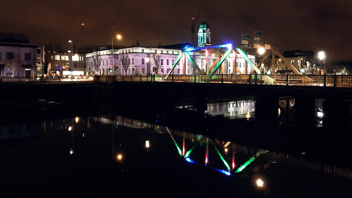 oh my god twitter doesn’t include alt text from images in their API