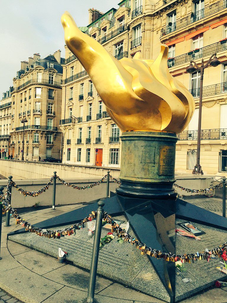 oh my god twitter doesn’t include alt text from images in their API