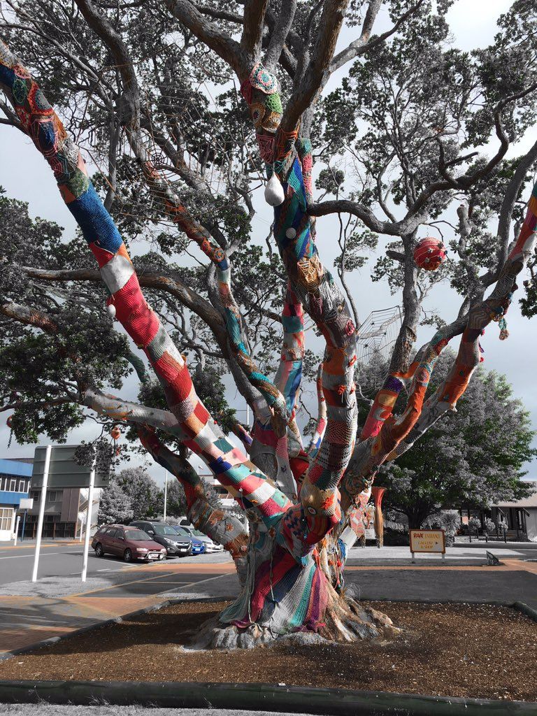 oh my god twitter doesn’t include alt text from images in their API