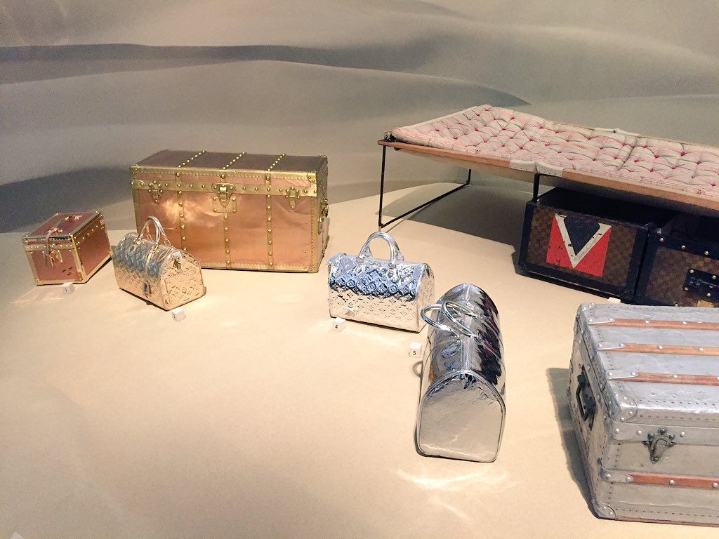 oh my god twitter doesn’t include alt text from images in their API