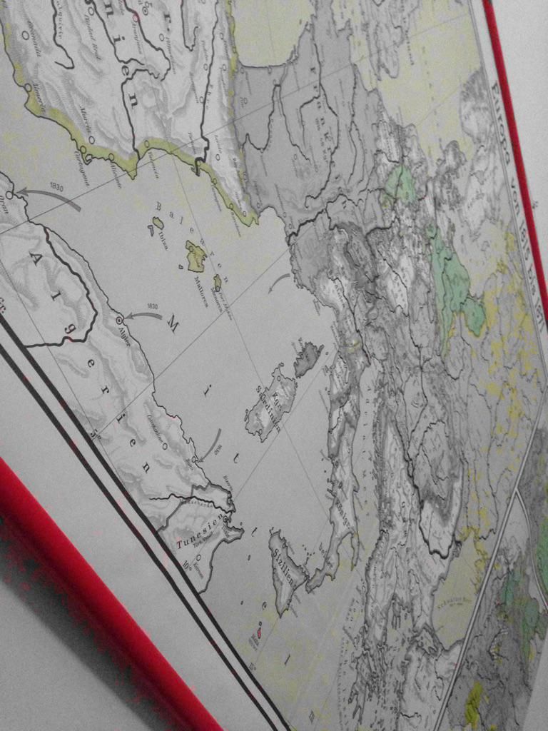 oh my god twitter doesn’t include alt text from images in their API