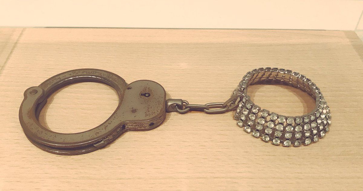 oh my god twitter doesn’t include alt text from images in their API