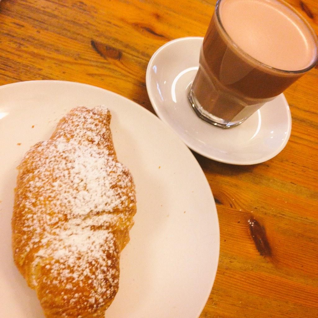 oh my god twitter doesn’t include alt text from images in their API