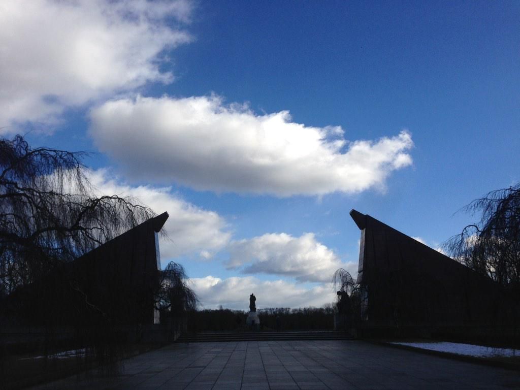 oh my god twitter doesn’t include alt text from images in their API