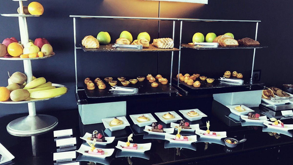 oh my god twitter doesn’t include alt text from images in their API