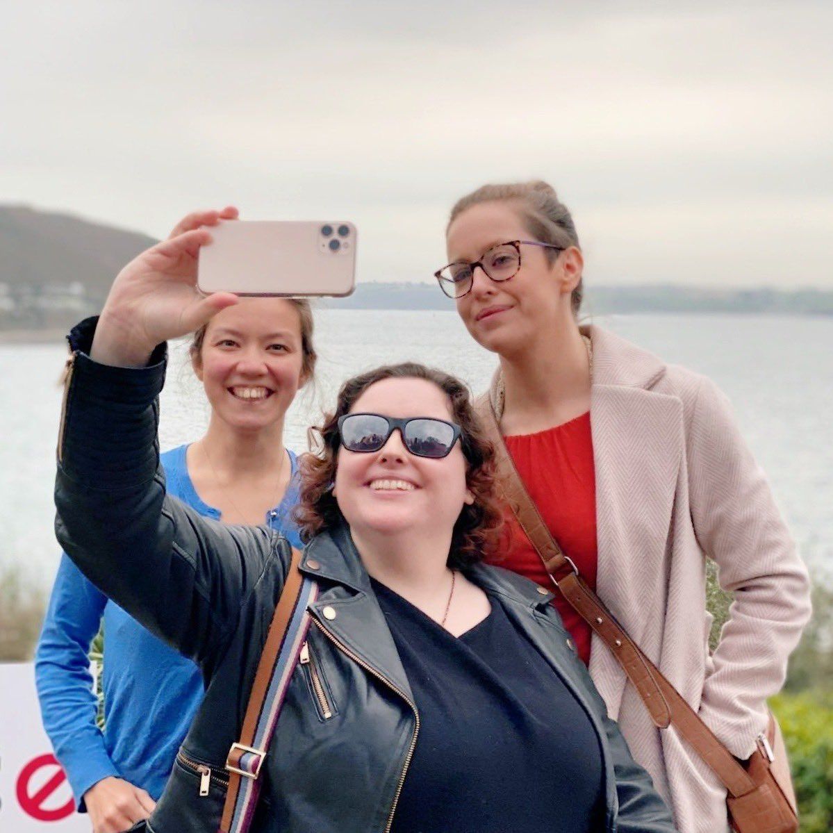 oh my god twitter doesn’t include alt text from images in their API