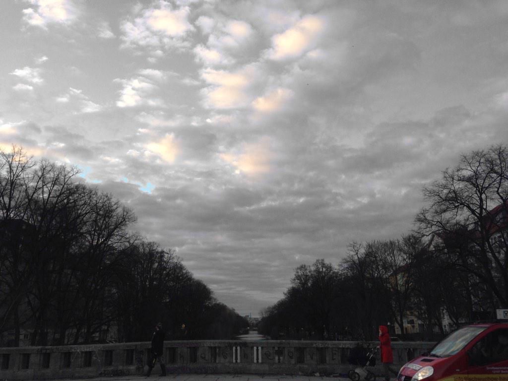 oh my god twitter doesn’t include alt text from images in their API