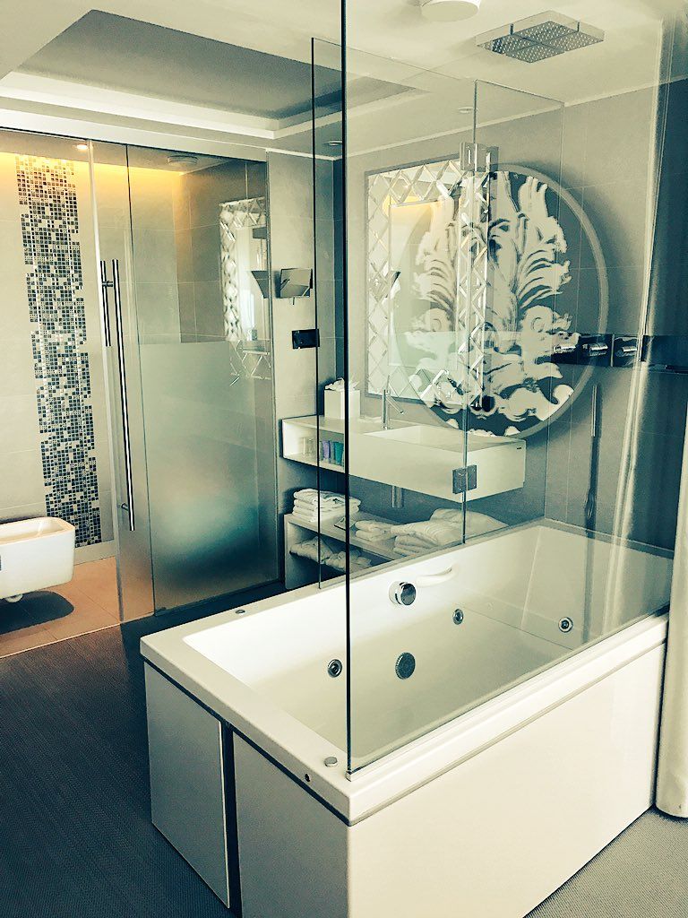 oh my god twitter doesn’t include alt text from images in their API