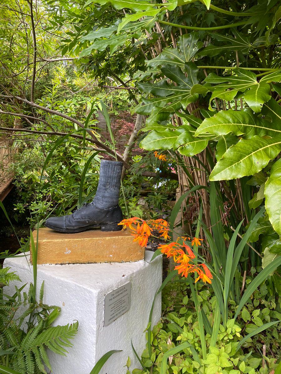 oh my god twitter doesn’t include alt text from images in their API