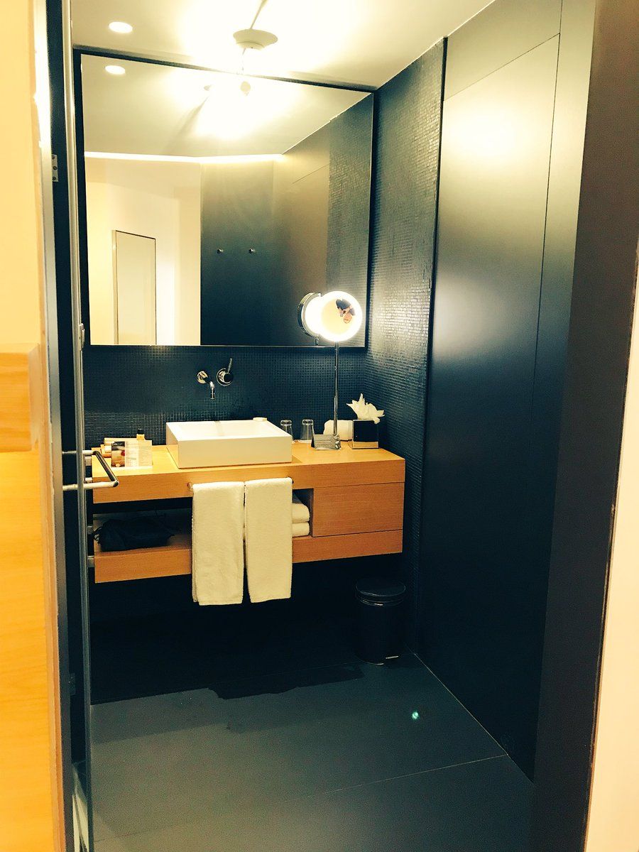 oh my god twitter doesn’t include alt text from images in their API