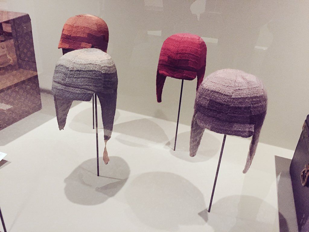 oh my god twitter doesn’t include alt text from images in their API