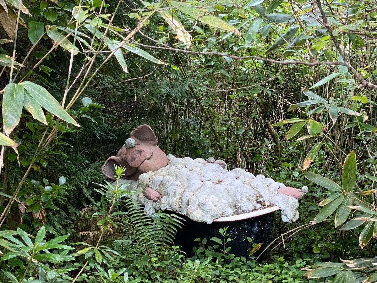 oh my god twitter doesn’t include alt text from images in their API