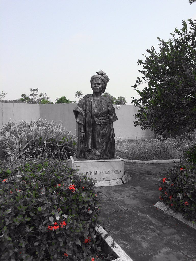 oh my god twitter doesn’t include alt text from images in their API