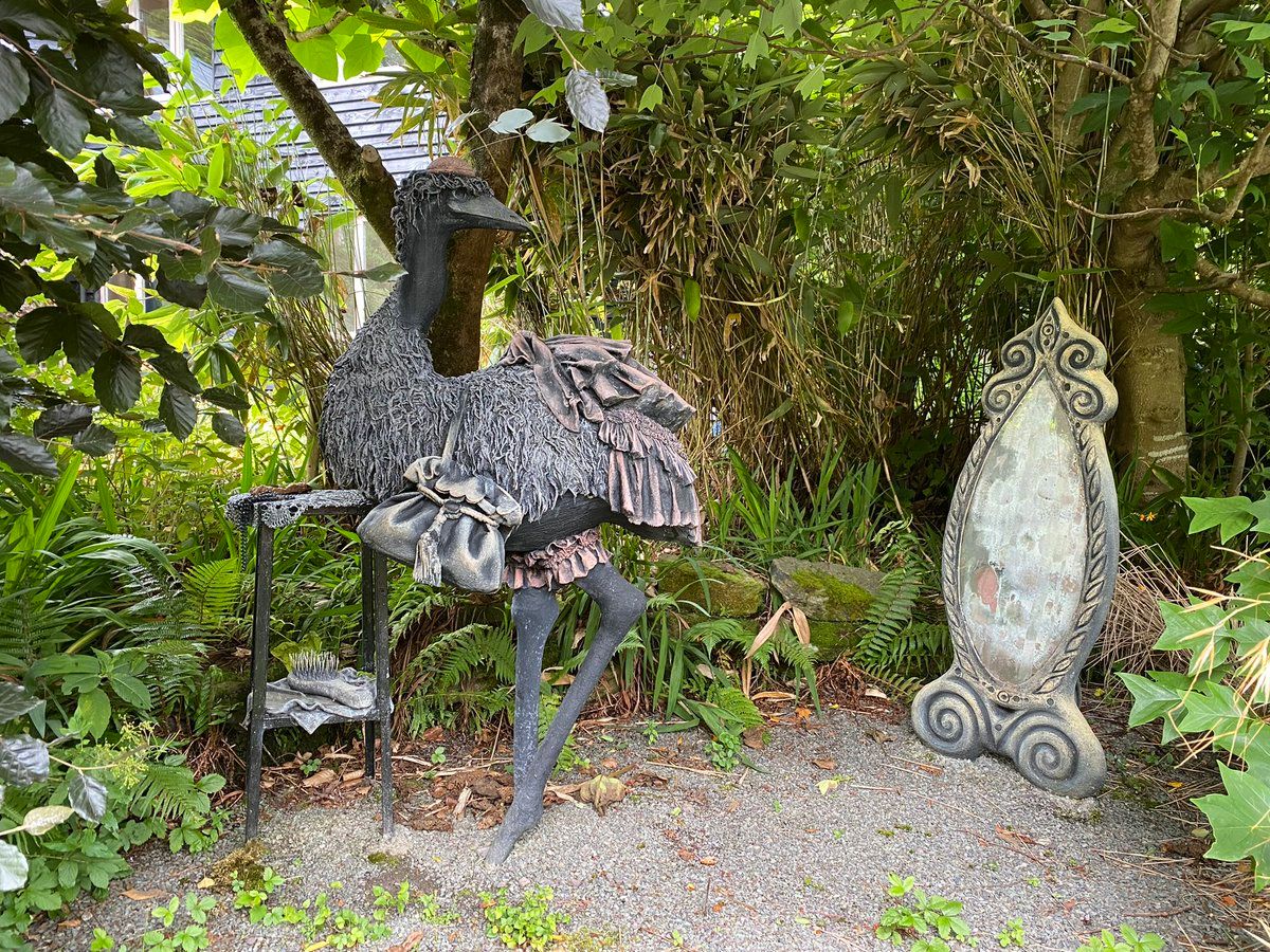 oh my god twitter doesn’t include alt text from images in their API