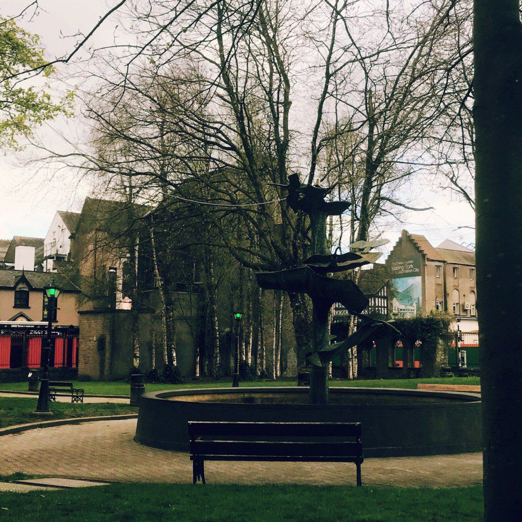 oh my god twitter doesn’t include alt text from images in their API