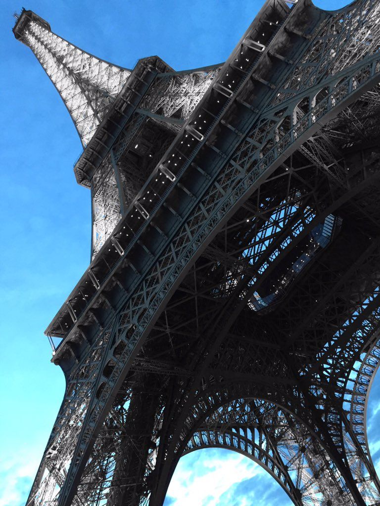 oh my god twitter doesn’t include alt text from images in their API