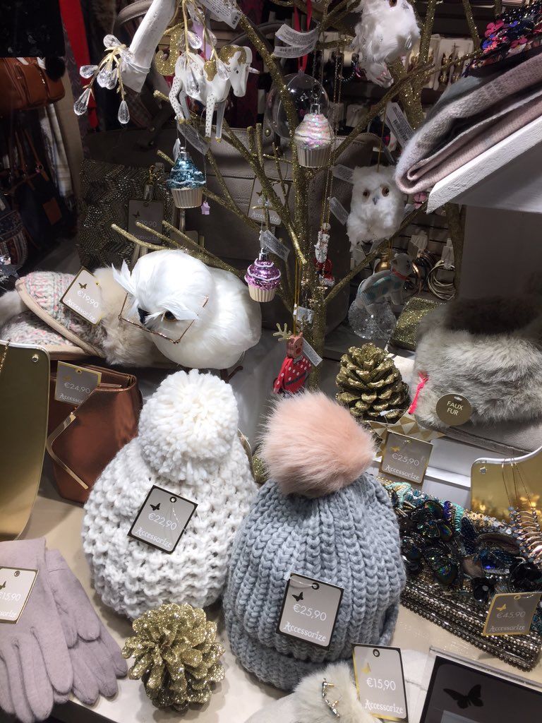 oh my god twitter doesn’t include alt text from images in their API