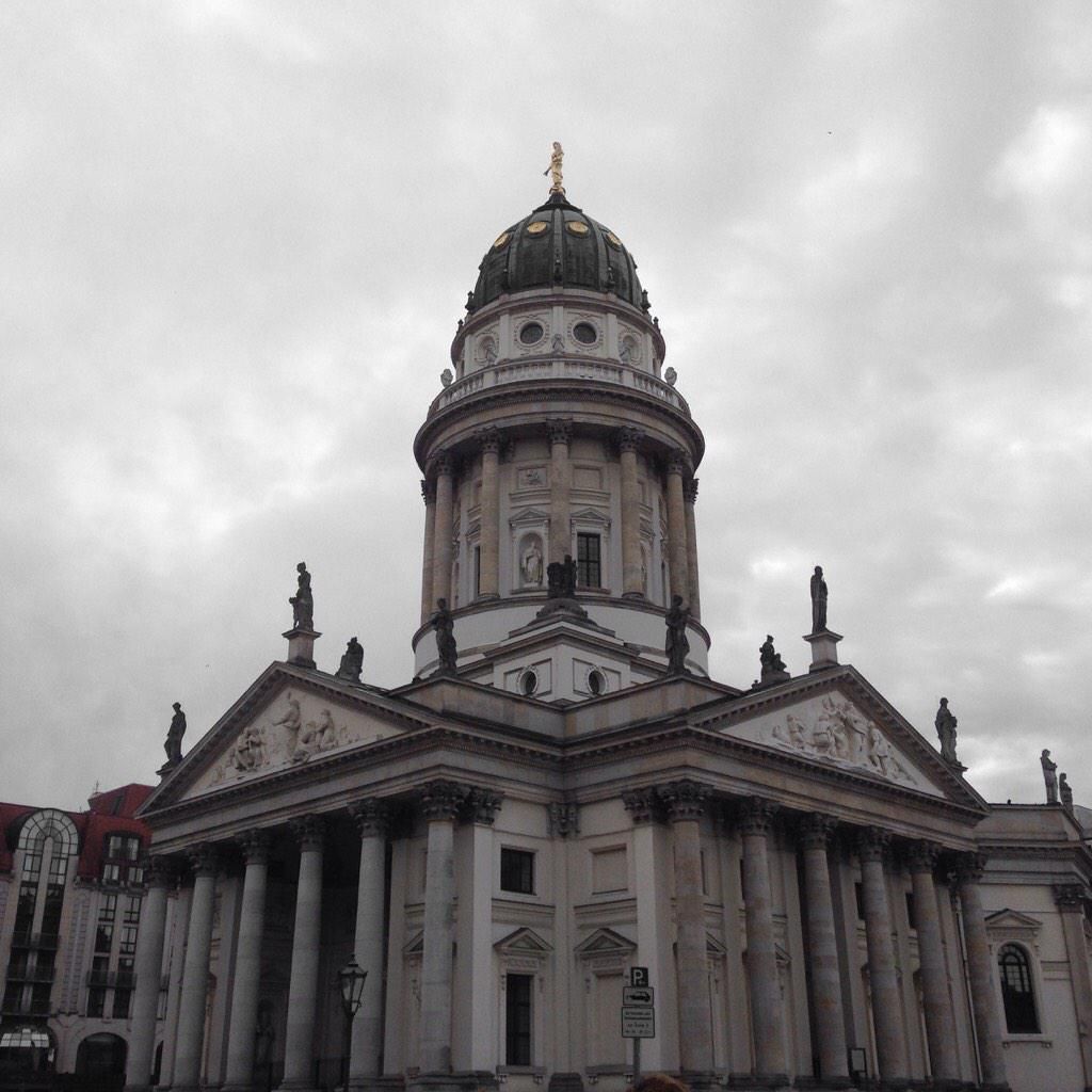 oh my god twitter doesn’t include alt text from images in their API