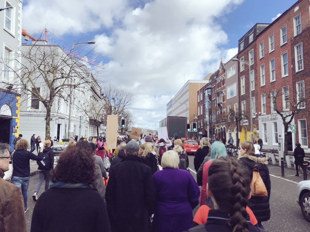 oh my god twitter doesn’t include alt text from images in their API