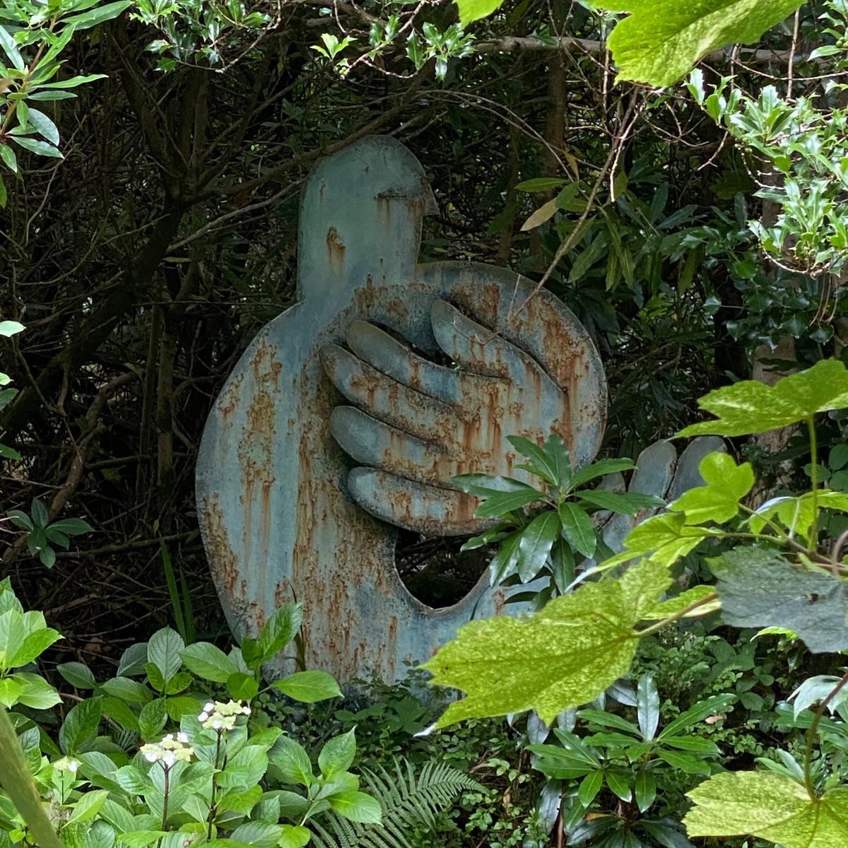 oh my god twitter doesn’t include alt text from images in their API