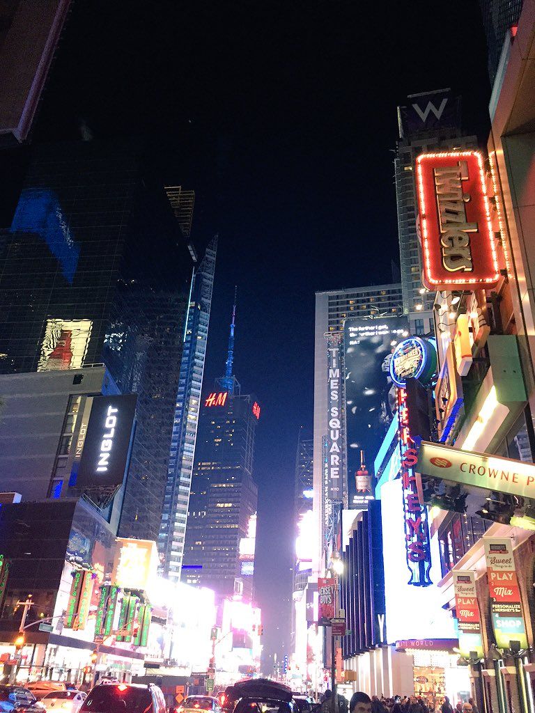 oh my god twitter doesn’t include alt text from images in their API