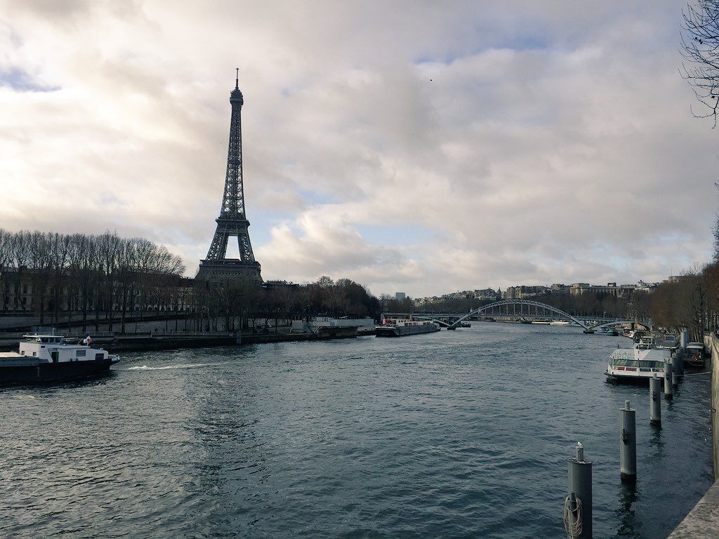 oh my god twitter doesn’t include alt text from images in their API