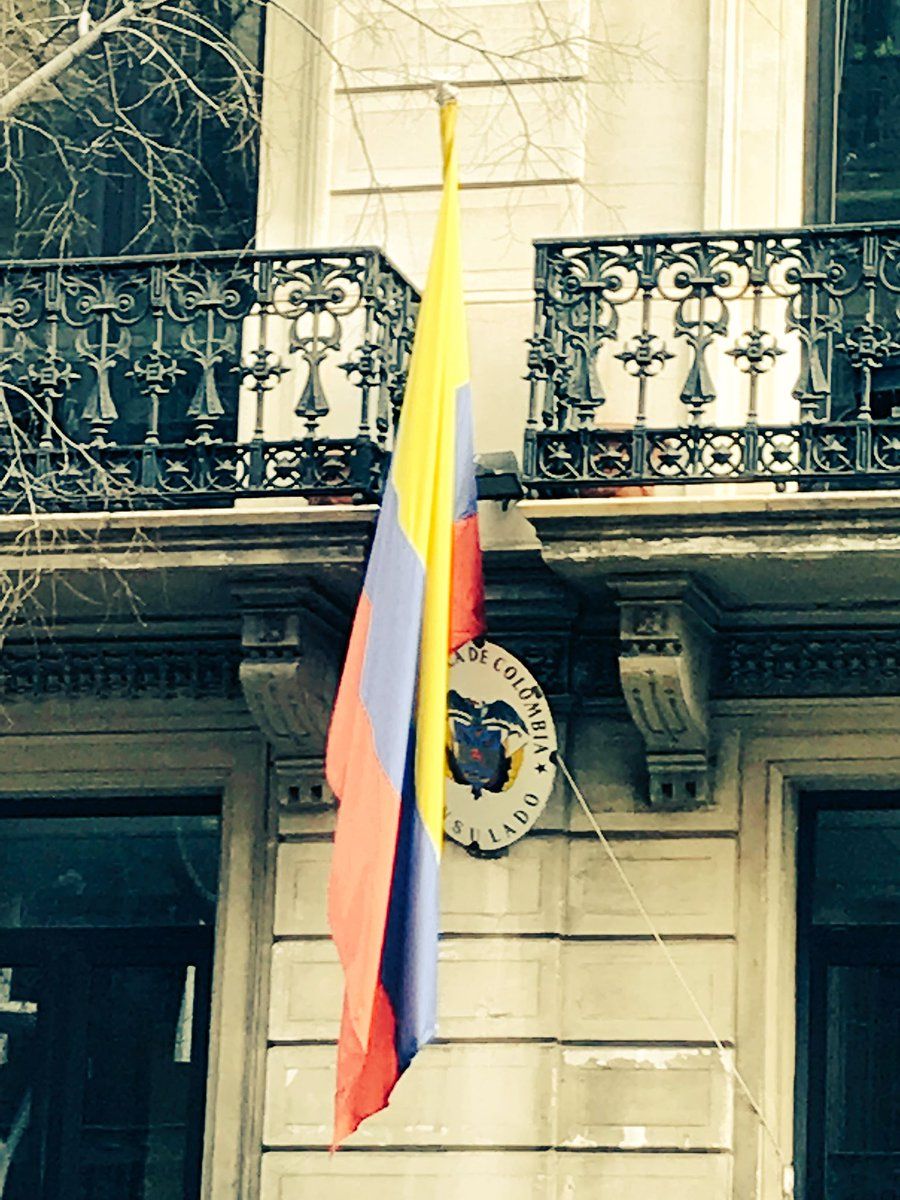 oh my god twitter doesn’t include alt text from images in their API