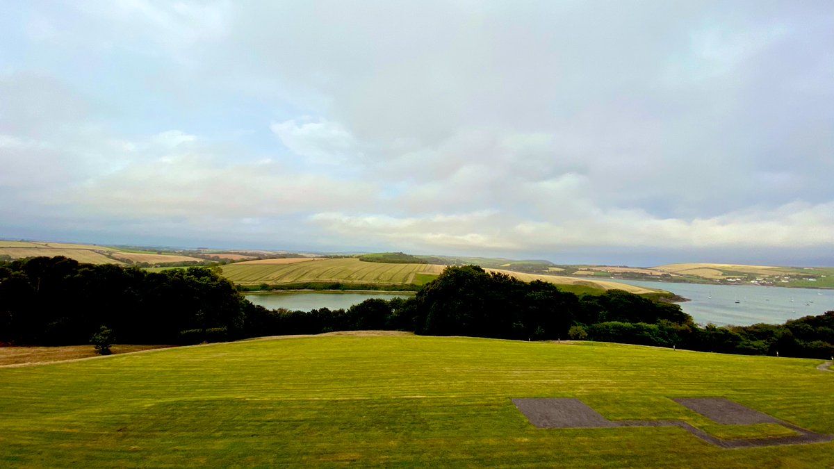 oh my god twitter doesn’t include alt text from images in their API