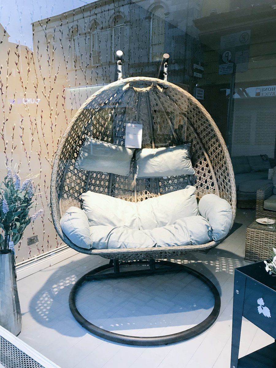 oh my god twitter doesn’t include alt text from images in their API