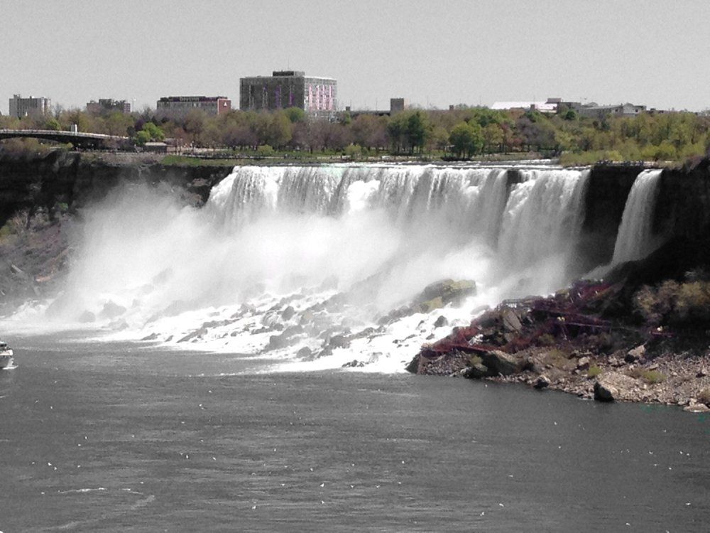 oh my god twitter doesn’t include alt text from images in their API