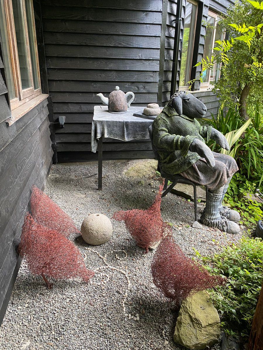 oh my god twitter doesn’t include alt text from images in their API