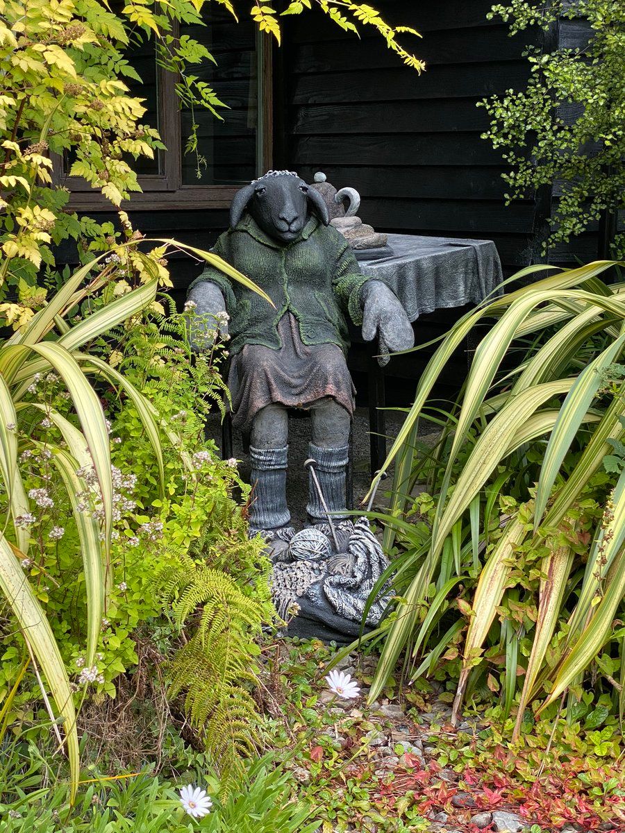 oh my god twitter doesn’t include alt text from images in their API