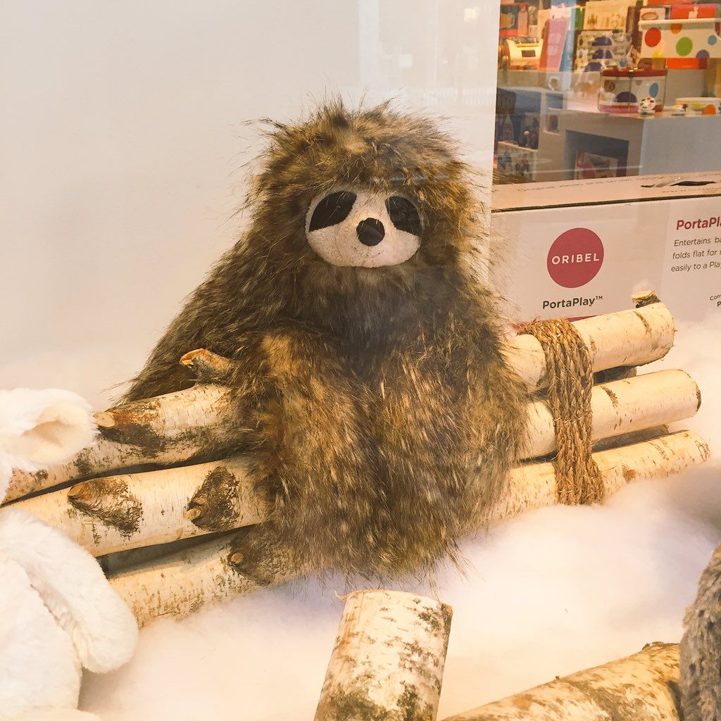 oh my god twitter doesn’t include alt text from images in their API