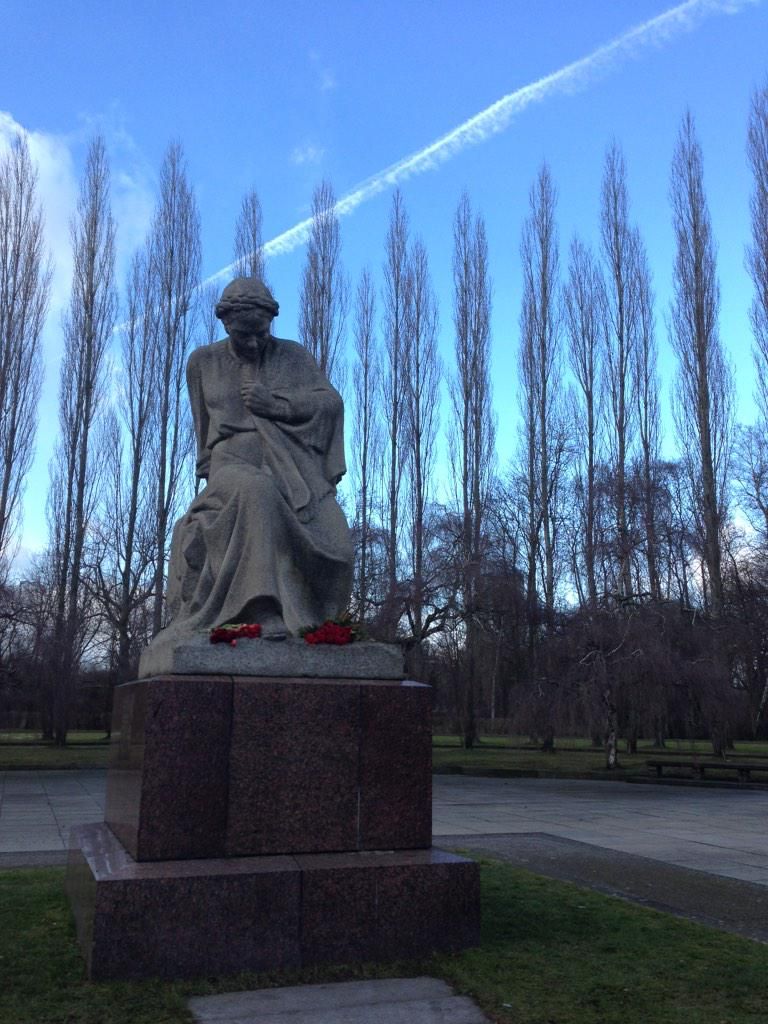 oh my god twitter doesn’t include alt text from images in their API